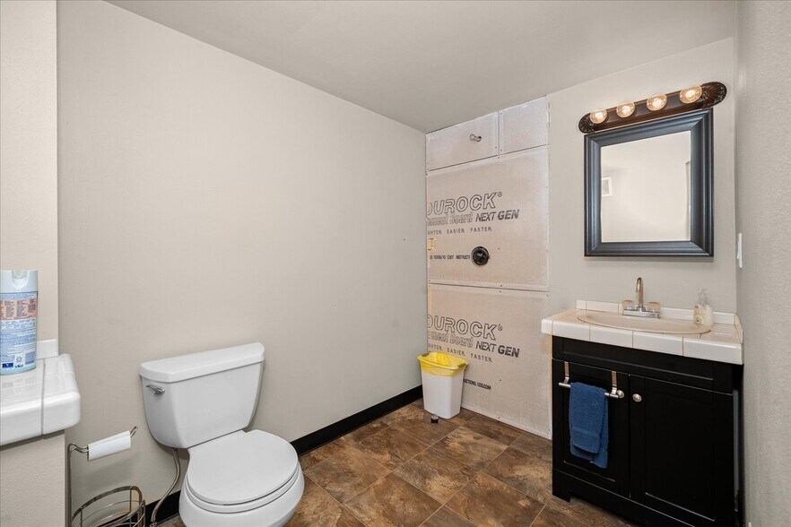 More Photos Of 17220 E Cowley Ave, Spokane Valley Warehouse For Sale