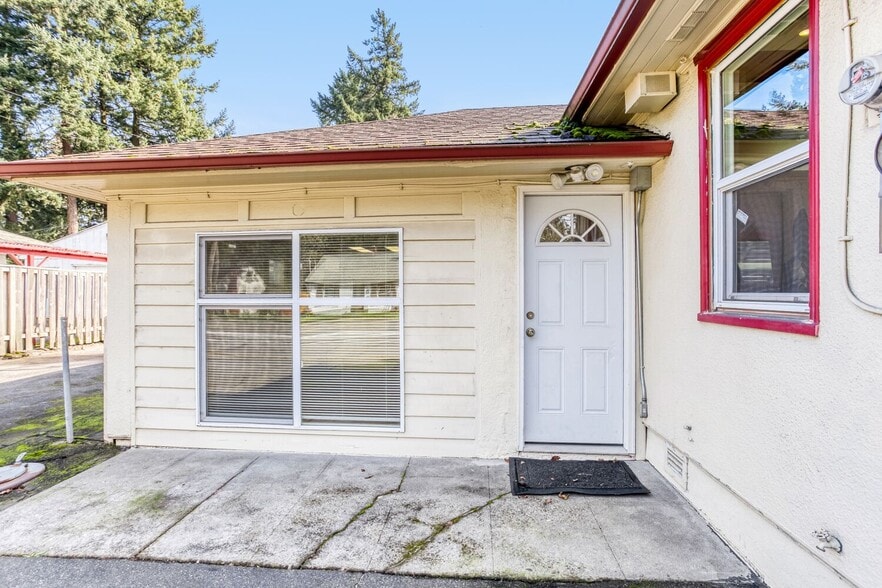 More Photos Of 2020 NE 102nd Ave, Portland Medical For Sale