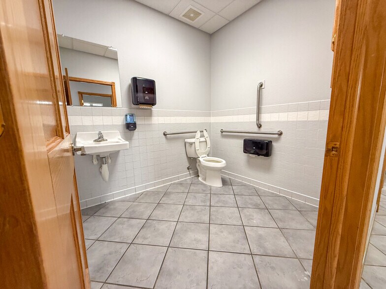 More Photos Of 118 S Main St, Medford Office For Lease
