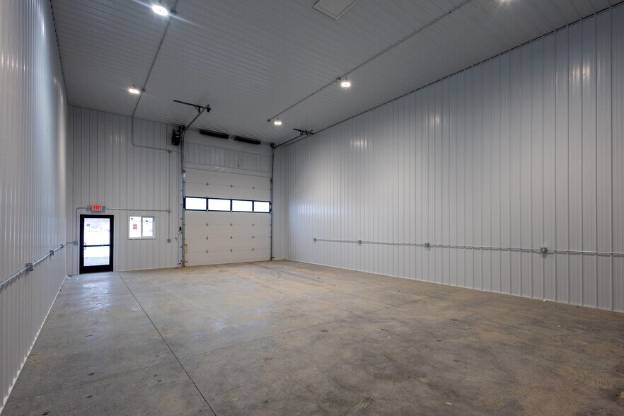 More Photos Of 71 N Kings Chapel Dr, Troy Light Manufacturing For Lease