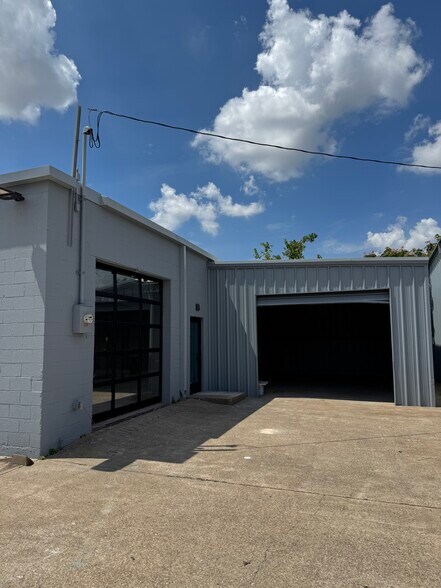 More Photos Of 4746 Memphis St, Dallas Light Distribution For Lease