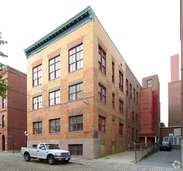 More Photos Of 392 Acushnet Ave, New Bedford Office For Sale