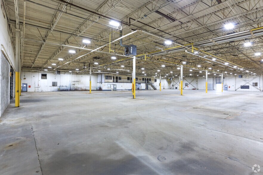 More Photos Of 300 Rogers St, Barnesville Warehouse For Lease