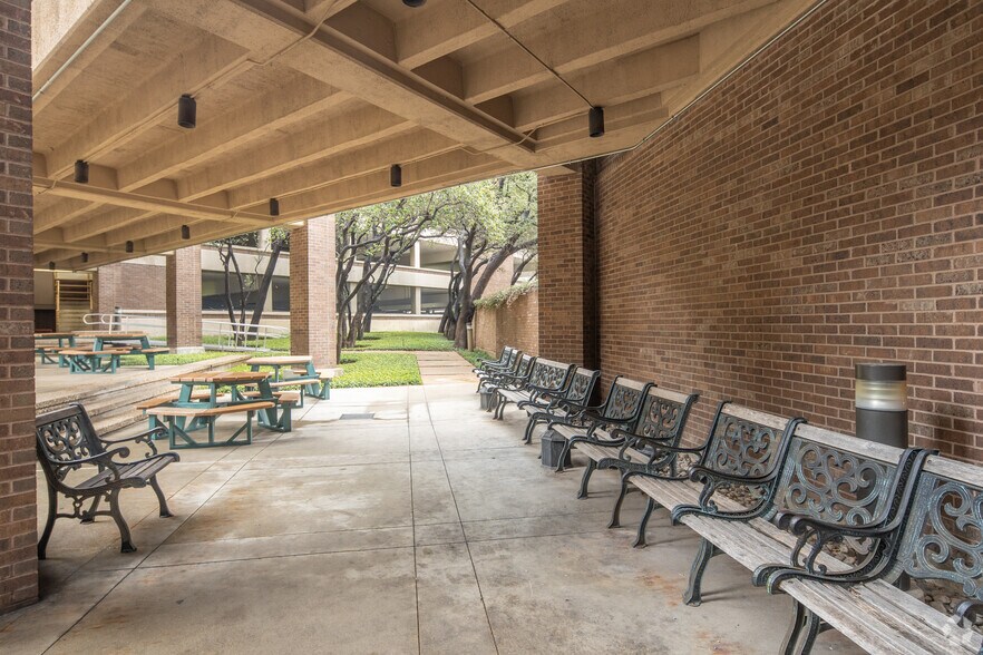 More Photos Of 12222 Merit Dr, Dallas Office For Lease