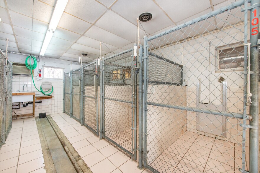 More Photos Of 8 Stonehedge Ln, Byram Township Veterinarian Kennel For Sale
