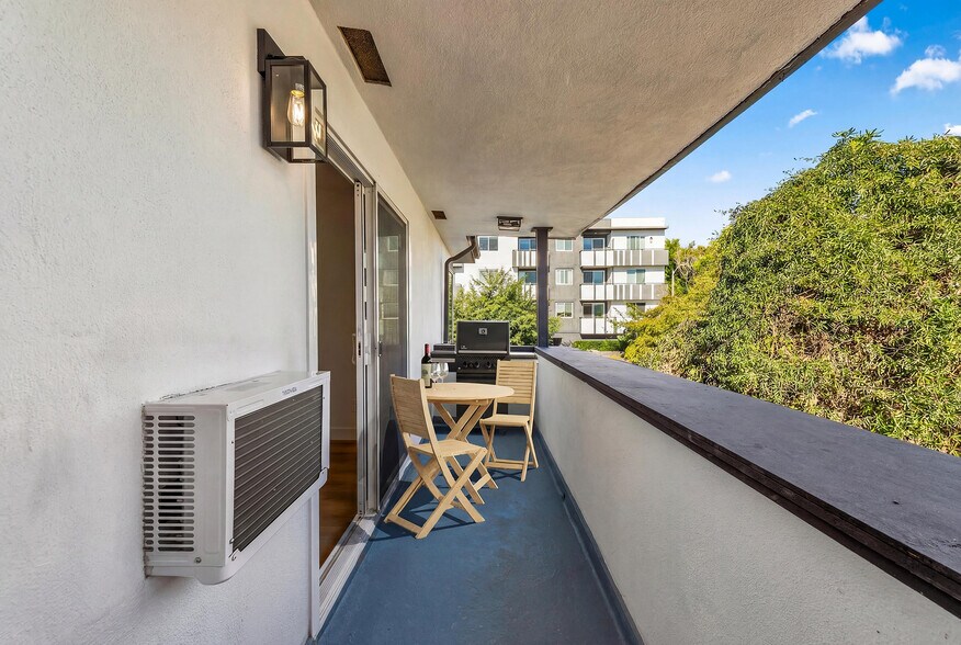 More Photos Of 5642 Lexington Ave, Los Angeles Apartments For Sale