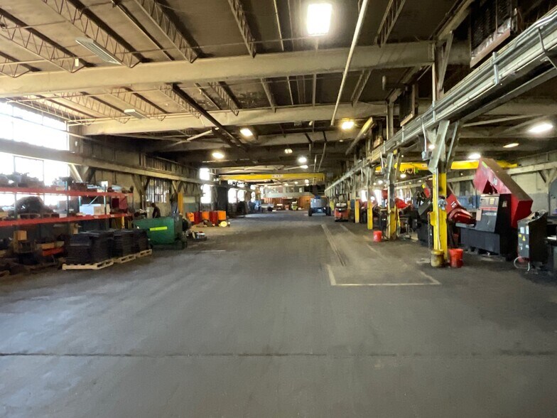 More Photos Of 3760 Oakwood Ave, Youngstown Warehouse For Lease