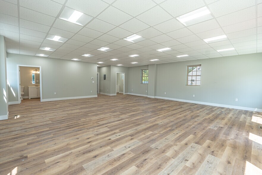 More Photos Of 730 S Marlyn Ave, Essex Flex For Lease