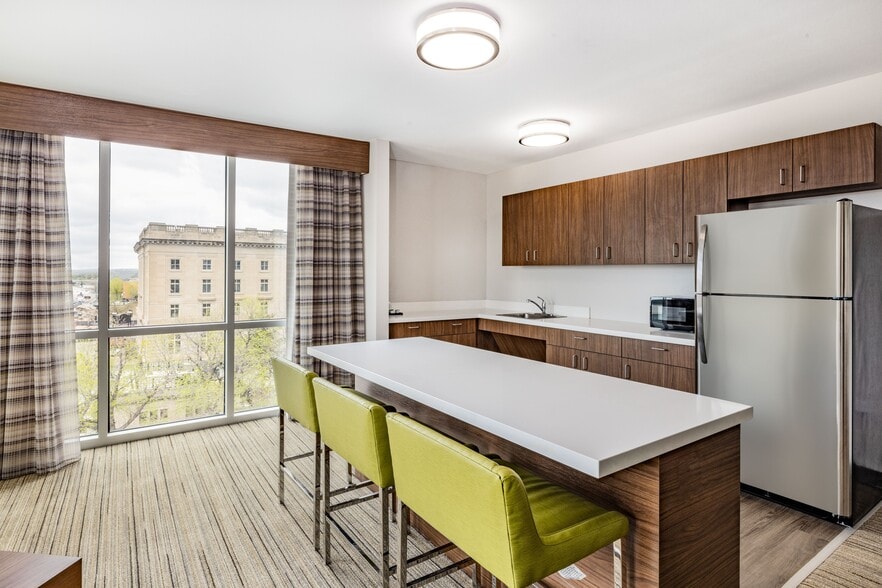 More Photos Of 905 O St, Lincoln Hotel For Sale