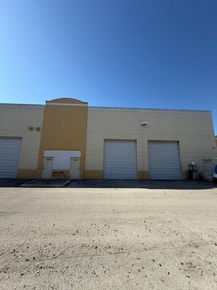 More Photos Of 1901-1939 Banks Rd, Margate Warehouse For Lease
