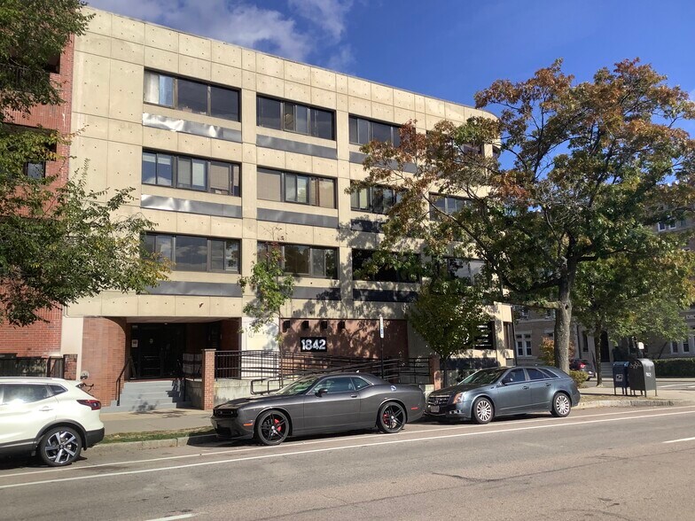 More Photos Of 1842 Beacon St, Brookline Medical For Lease