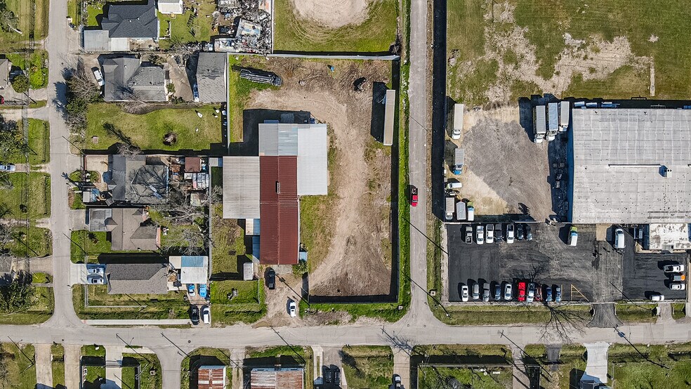 More Photos Of 2513 Vaughn St, Houston Industrial For Sale