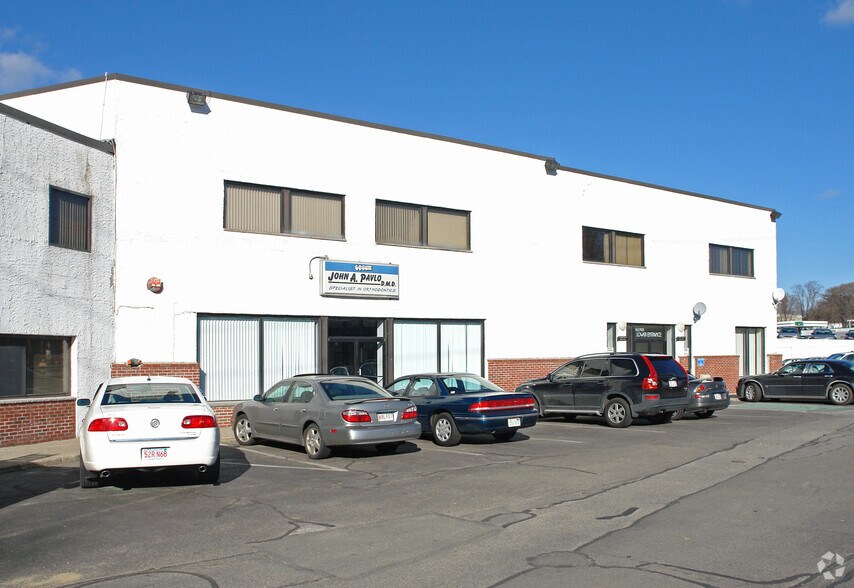 More Photos Of 215 Newbury St, Peabody Storefront Retail Office For Lease