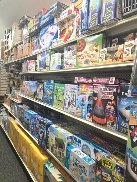 More Photos Of 242 Vineyard Haven Rd, Edgartown Storefront For Sale