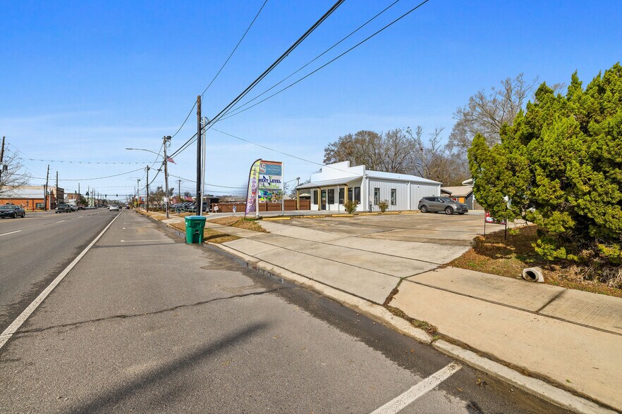 More Photos Of 276 E Pine St, Ponchatoula Office For Sale