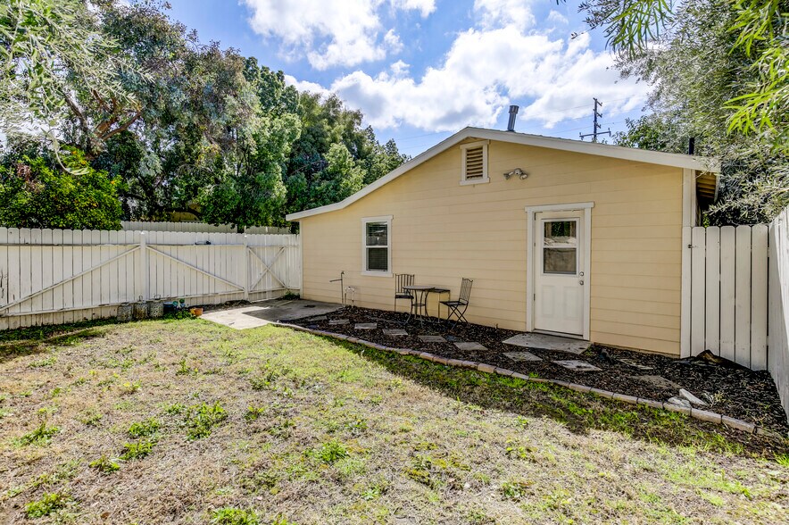 More Photos Of 2371 Mentone Ave, Mentone Apartments For Sale