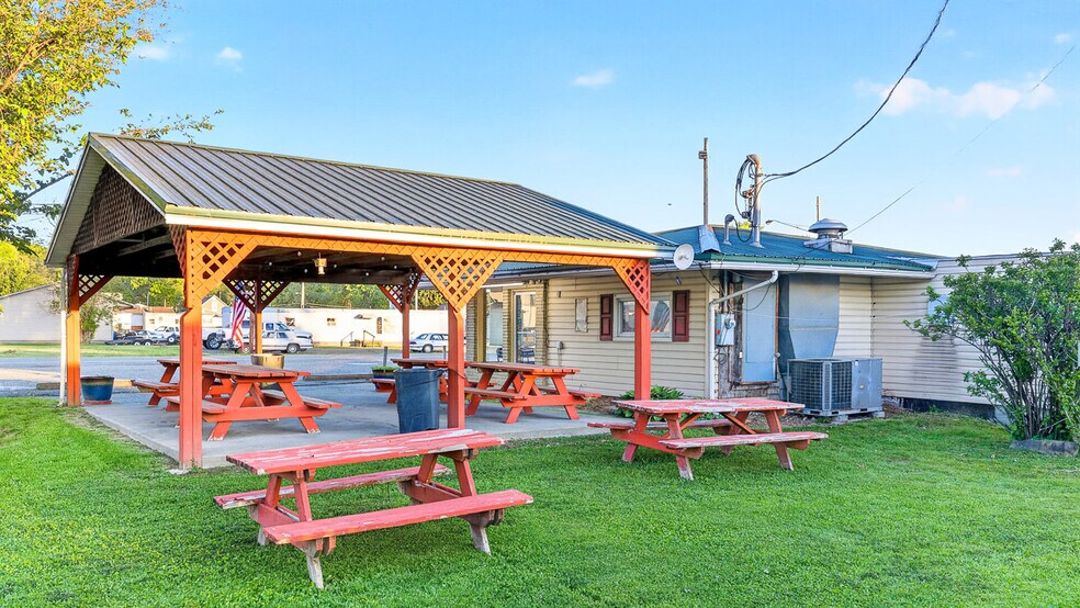 More Photos Of 60200 Southgate Rd, Byesville General Retail For Sale
