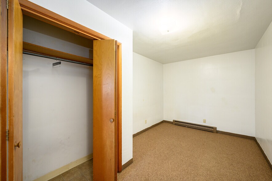 More Photos Of 229 E Monroe St, Carlton Apartments For Sale