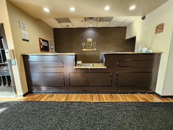 More Photos Of 6910 27th St, Moline Hotel For Sale