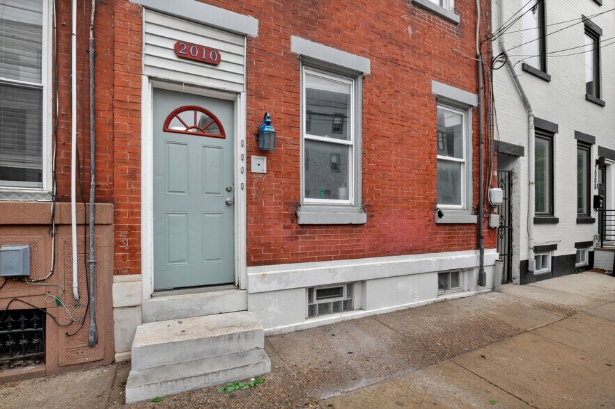 More Photos Of 2010 E York St, Philadelphia Multifamily For Sale