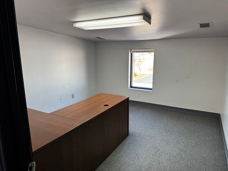 More Photos Of 2029 Brookside Ln, Kingsport Industrial For Sale