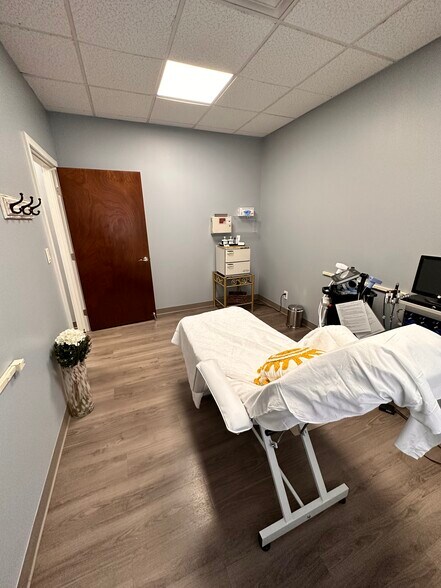 More Photos Of 1810 Erie Blvd E, Syracuse Office For Sale