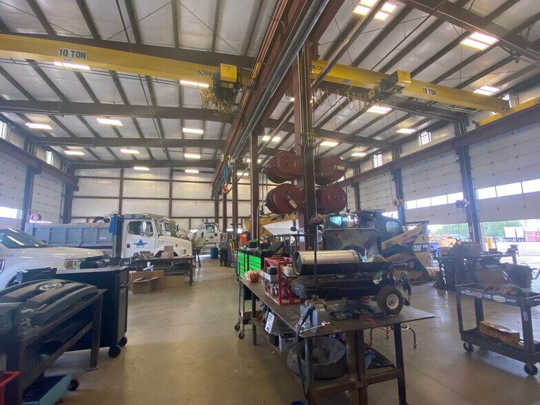 More Photos Of 1100 S Eastern Ave, Oklahoma City Light Manufacturing For Sale