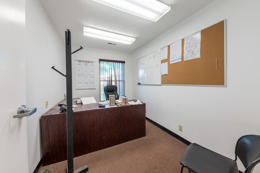 More Photos Of 123 Turkey Run Rd, Salem Distribution For Lease