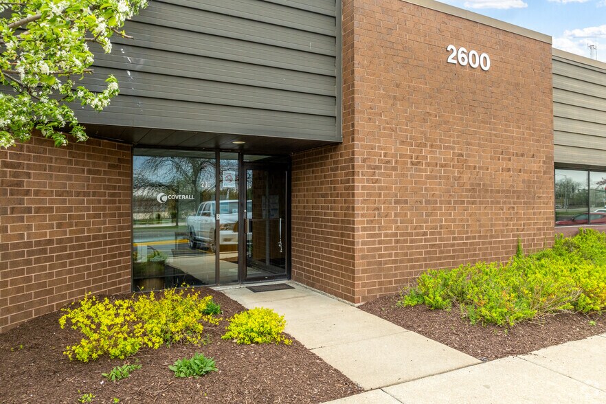 More Photos Of 2600 Warrenville Rd, Downers Grove Office For Lease