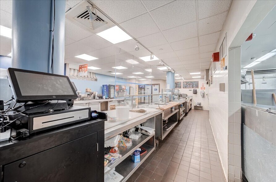 More Photos Of 1 Edgewater St, Staten Island Office For Lease