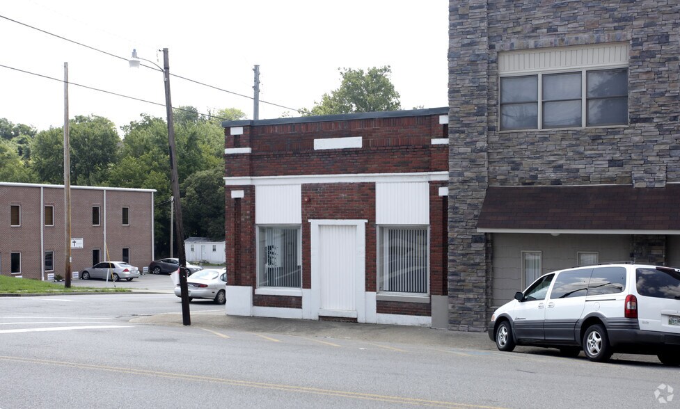 More Photos Of 505 Main St, LaFollette Office For Lease