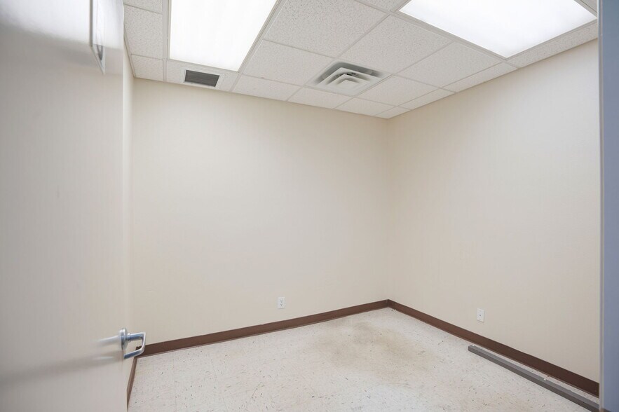 More Photos Of 400 S Tamiami Trl, Venice Medical For Sale