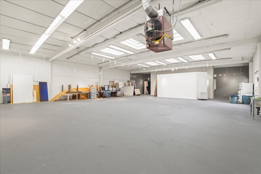 More Photos Of 4075 Transport St, Palo Alto Service For Lease