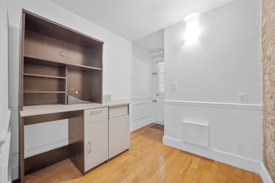 More Photos Of 111 E 62nd St, New York Medical For Lease
