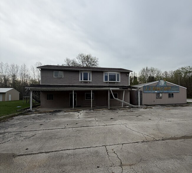 More Photos Of 11517 N US Highway 41, Lake Village General Retail For Sale
