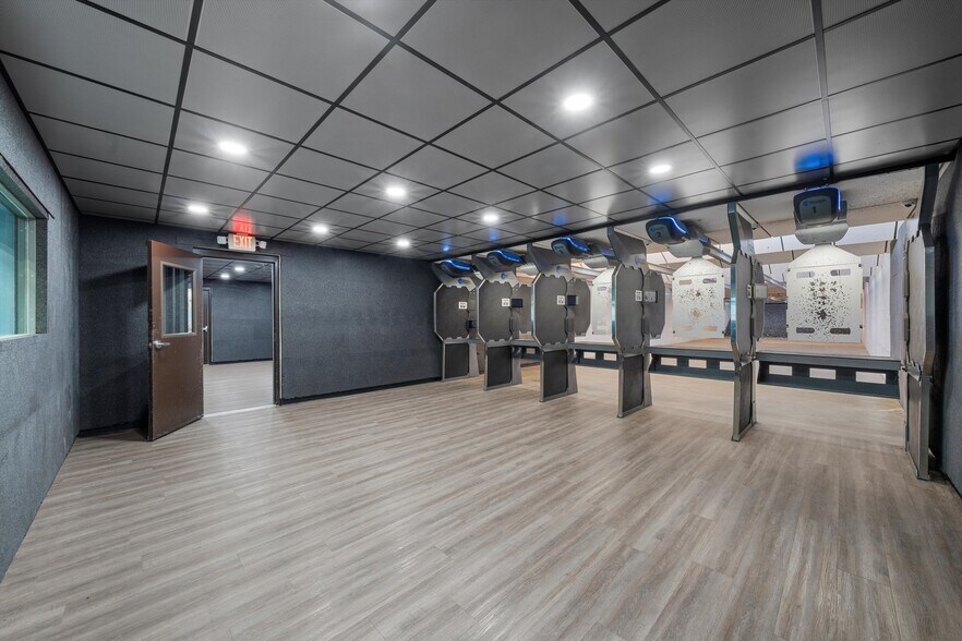 More Photos Of 5040 S Loop 340, Robinson Freestanding For Lease