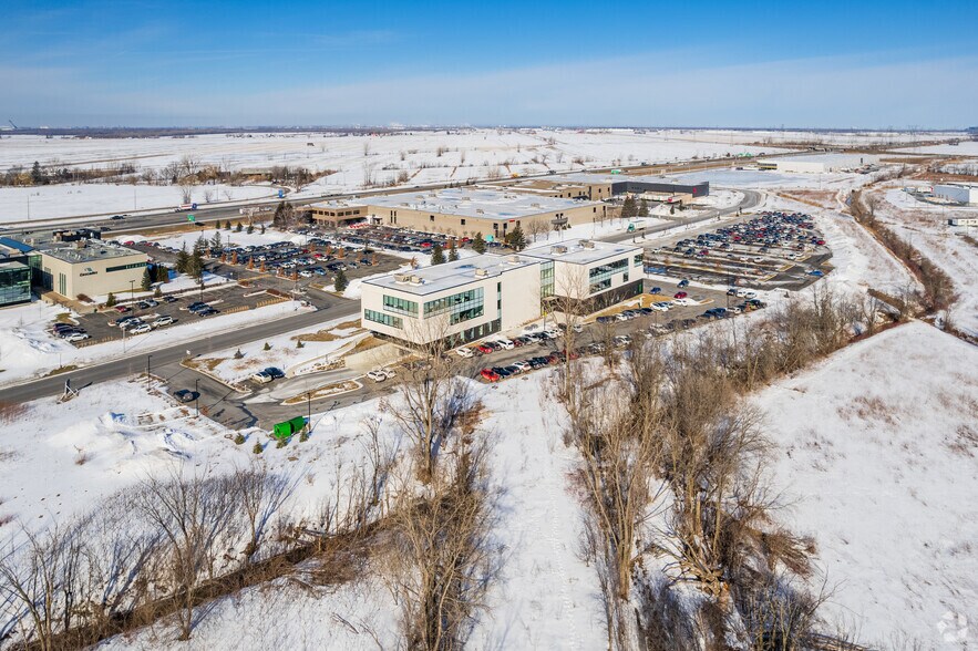 More Photos Of 1060 Rue Parent, St-Bruno-de-Montarville Office For Lease