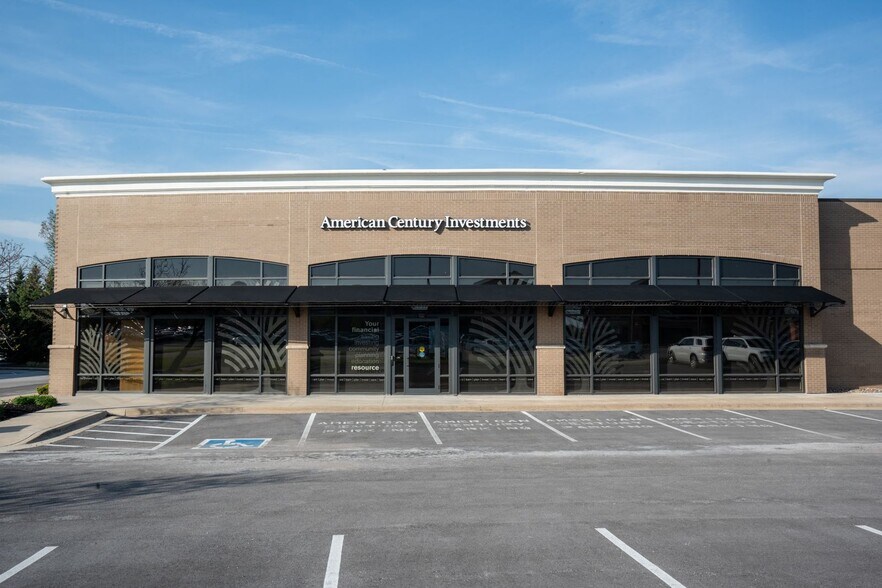 More Photos Of 4907-4917 Town Center Dr, Leawood Freestanding For Lease