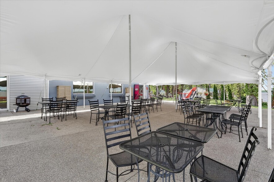 More Photos Of 11802 N Charley Bluff Rd, Milton Restaurant For Sale
