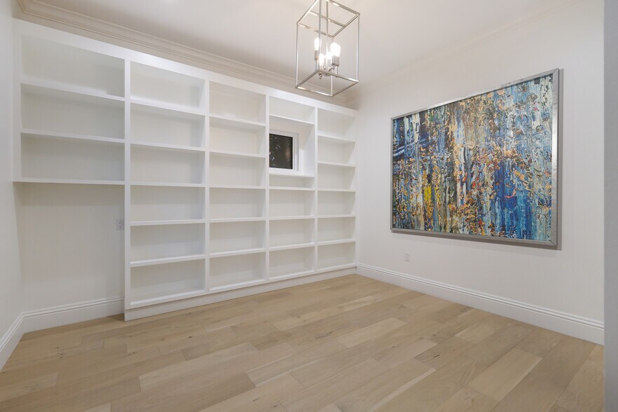 More Photos Of 1718 Bay St, Sarasota Specialty For Sale