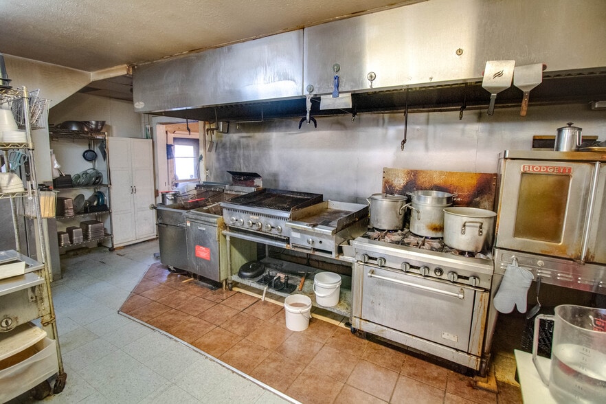 More Photos Of 223 N Pearl St, Waverly Restaurant For Sale