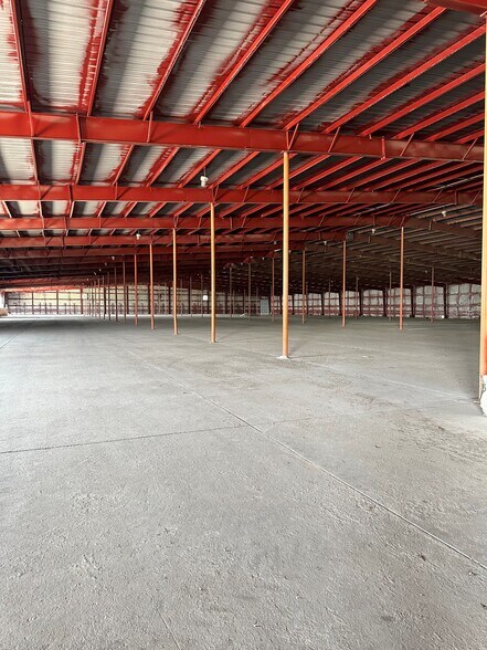 More Photos Of 1153 County Hwy 15 Hwy, Gladstone Warehouse For Lease