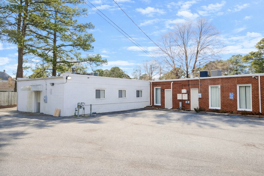 More Photos Of 1801-1809 Airline Blvd, Portsmouth Office For Sale