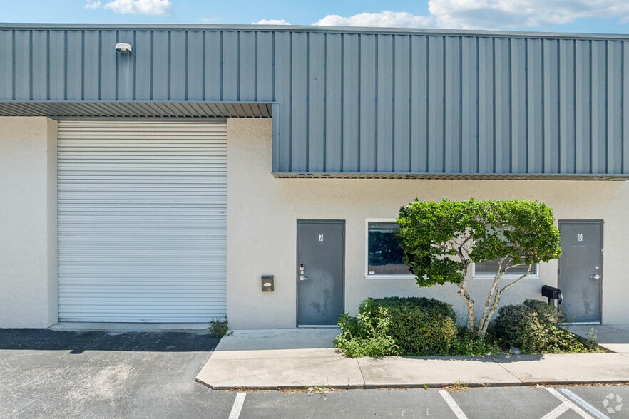 More Photos Of 1271 La Quinta Dr, Orlando Unknown For Lease