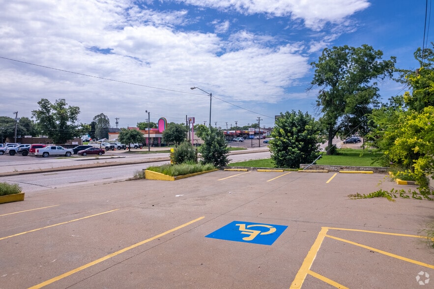More Photos Of 400 N 23rd St, Waco Storefront Retail Office For Sale