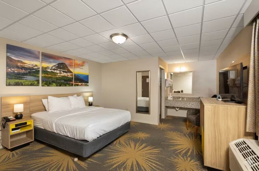 More Photos Of 109 16th St, Wheatland Hotel For Sale