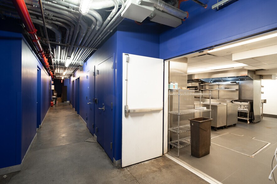 More Photos Of 80 N 6th St, Brooklyn General Retail For Lease