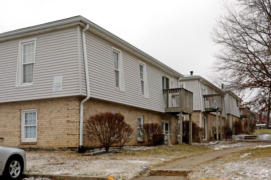 More Photos Of 2400 Woodhill Dr, Lexington Apartments For Sale