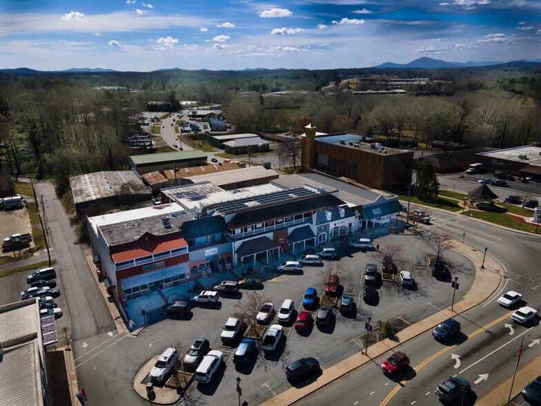 More Photos Of 1423 Washington St, Clarkesville Storefront Retail Office For Lease