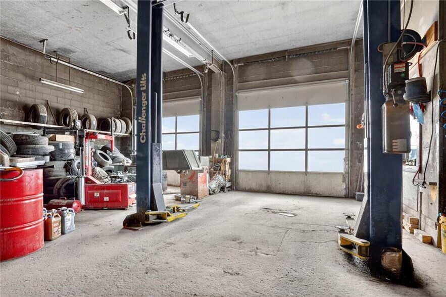 More Photos Of 101 NW Railroad St, Odessa Specialty For Sale